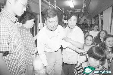 双击在新窗口按原始大小查看 十副令人思考的图片—— 十句大实话 请大家牢记【实用】