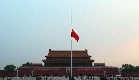给死者最高的尊重 给生者最大的抚慰.jpg