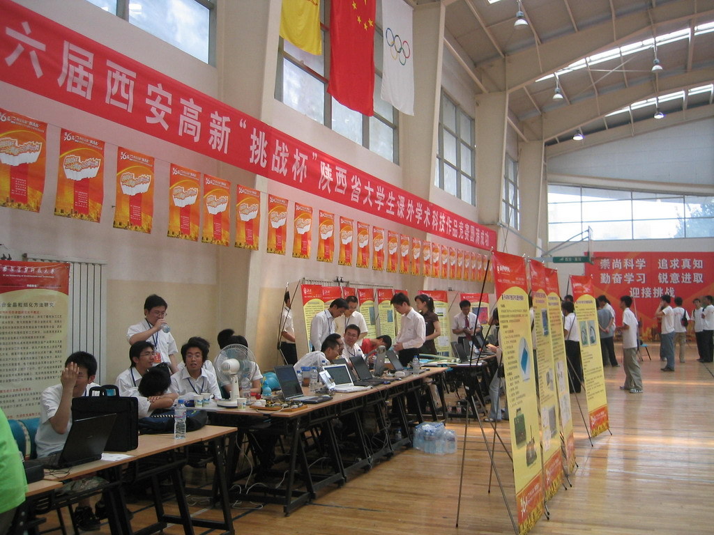其他学校的展区.JPG