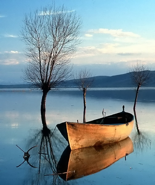 lonesome_boat.jpg